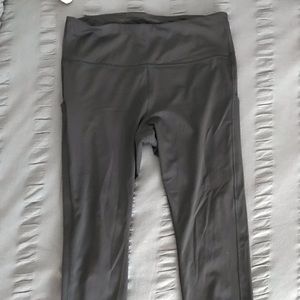 Athleta Ultimate Stash Pocket 7/8 Tight Size L